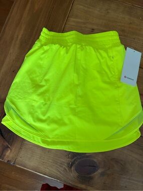 lululemon athletica Neon Yellow Hotty Hot HR skirt! Size 4! New!